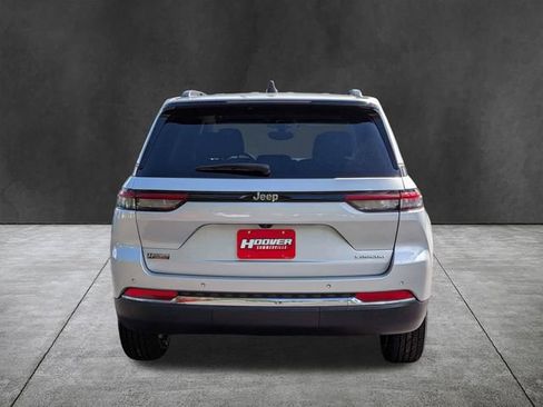 Used 2024 Jeep Grand Cherokee Laredo RWD image 6