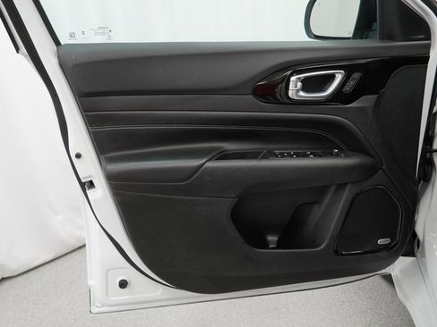 Certified 2023 Jeep Compass High Altitude w/ Driver Assist Group I image 38