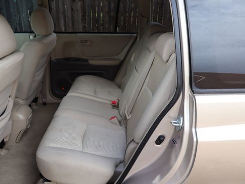 Used 2005 Toyota Highlander 2WD V6 w/ 3rd Row image 20