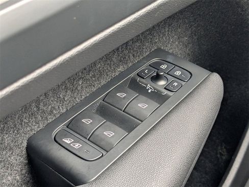 Used 2023 Volvo XC40 Recharge Ultimate image 31