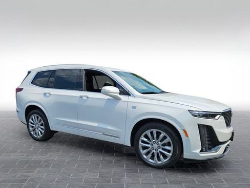 Used 2023 Cadillac XT6 Premium Luxury w/ Platinum Package AWD/4WD image 3
