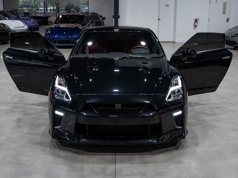 Used 2021 Nissan GT-R Premium AWD/4WD image 34
