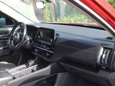 Used 2022 Nissan Pathfinder SV FWD image 40