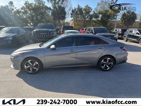 Used 2021 Hyundai Elantra Limited image 6