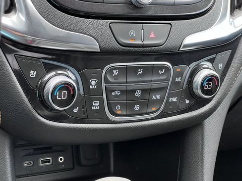 Used 2022 Chevrolet Equinox Premier AWD/4WD image 27