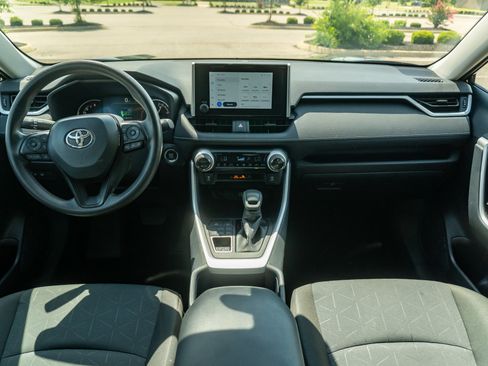 Used 2025 Toyota RAV4 XLE AWD/4WD image 20