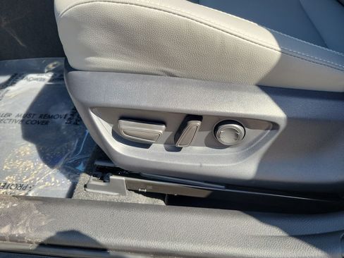 Used 2025 Toyota Camry SE FWD image 12