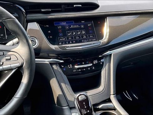 Used 2023 Cadillac XT6 Premium Luxury w/ Platinum Package AWD/4WD image 5