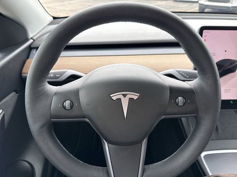 Used 2022 Tesla Model Y Long Range image 14