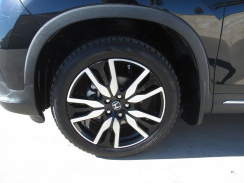 Certified 2019 Honda Pilot Touring image 4