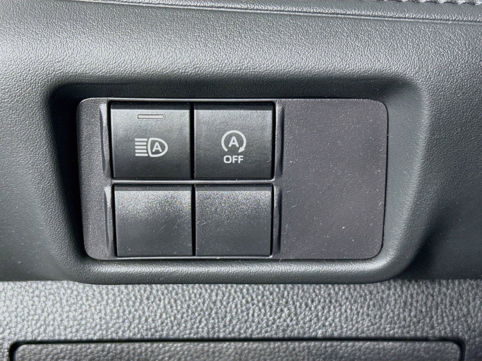 Used 2023 Toyota Highlander L FWD image 14