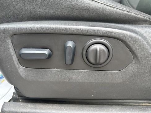 Used 2023 GMC Sierra 3500 SLT w/ SLT Preferred Package image 25