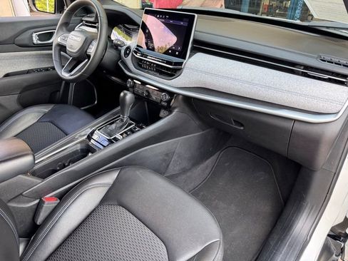 Used 2024 Jeep Compass Latitude image 15