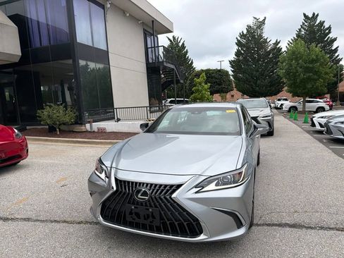 Used 2023 Lexus ES 350 w/ Premium Package FWD image 2