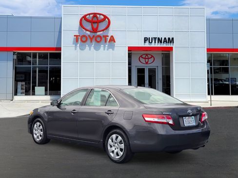 Used 2011 Toyota Camry LE FWD image 6