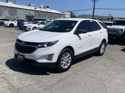 Used 2018 Chevrolet Equinox LS FWD image 2