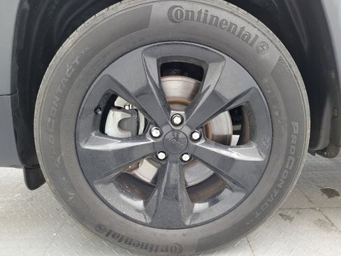 Used 2020 Jeep Cherokee Latitude Plus image 31