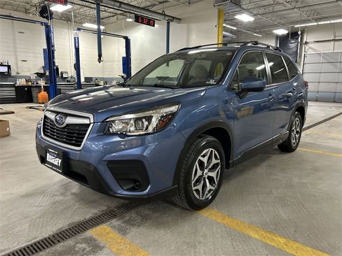 Used 2019 Subaru Forester Premium w/ All-Weather Package image 4