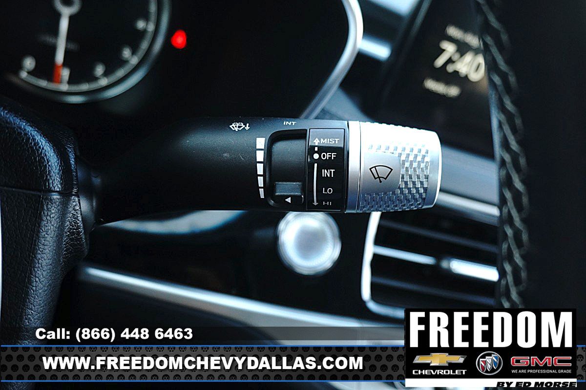 Used 2025 Genesis G70 2.5T RWD image 28