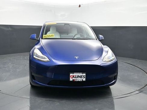 Used 2021 Tesla Model Y Long Range AWD/4WD image 2