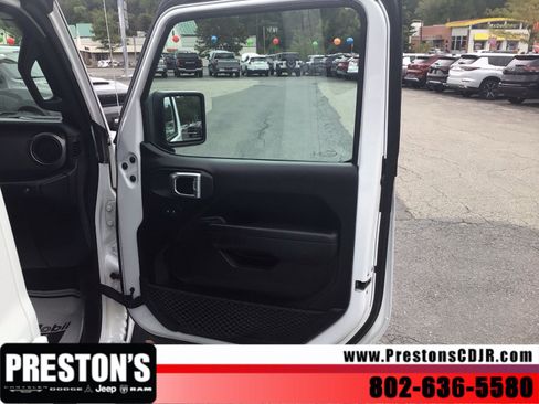 Used 2023 Jeep Gladiator Sport AWD/4WD image 26