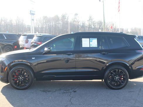 Used 2024 Cadillac XT6 Sport w/ LPO, Onyx Lite Package image 4