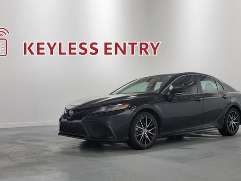 Used 2023 Toyota Camry SE image 4