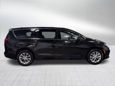 Used 2026 Chrysler Pacifica Select AWD/4WD image 8
