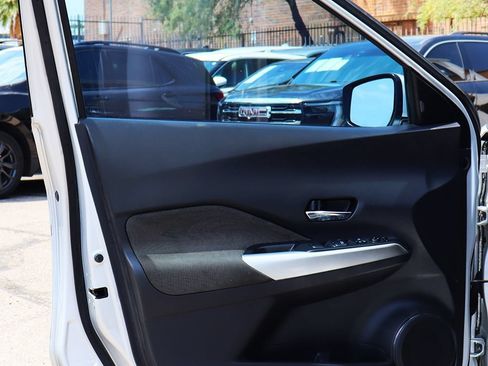 Used 2018 Nissan Kicks SV FWD image 36