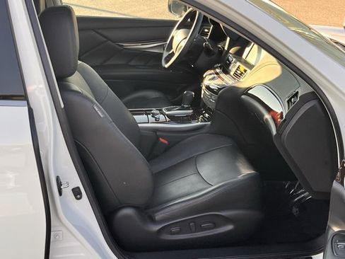 Certified 2019 INFINITI Q70 Luxe image 10