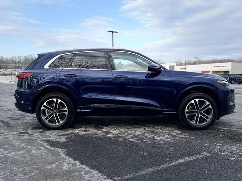 Certified 2025 Audi Q5 Premium w/ Convenience Package image 8