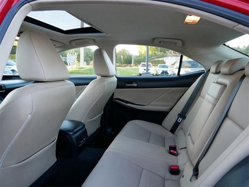 Used 2019 Lexus IS 300 image 9