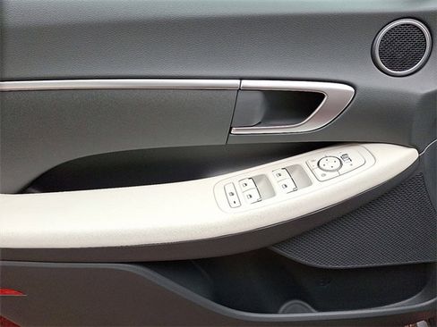 Used 2025 Hyundai Sonata SE image 10