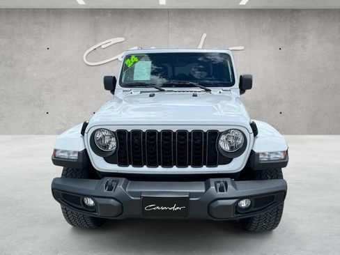 Used 2024 Jeep Gladiator Sport AWD/4WD image 18