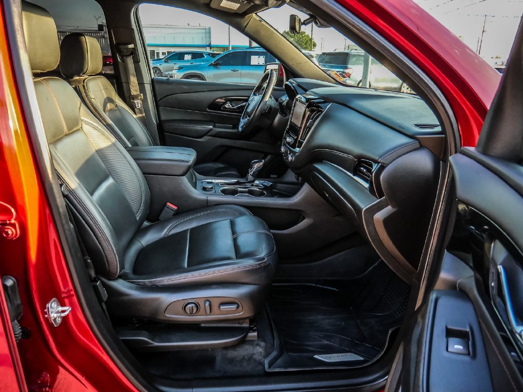 Used 2022 Chevrolet Traverse RS w/ LPO, Floor Liner Package FWD image 13