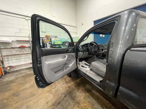 Used 2010 Toyota Tacoma 4x4 Regular Cab image 23