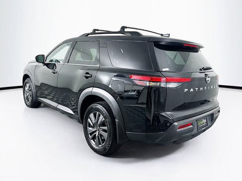 Used 2024 Nissan Pathfinder SV image 5