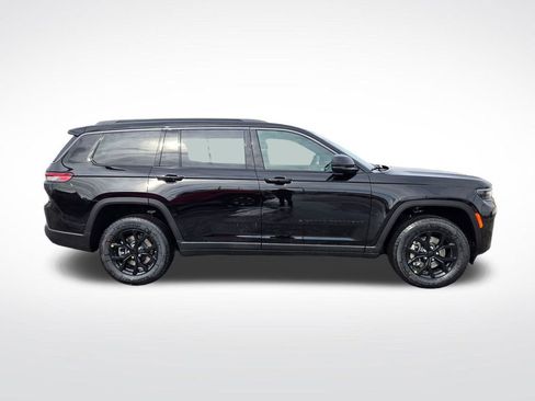 New 2026 Jeep Grand Cherokee L Laredo image 2