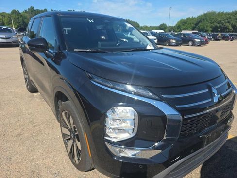 Used 2025 Mitsubishi Outlander SE AWD/4WD image 3