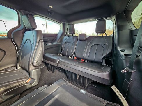 New 2026 Chrysler Pacifica Select image 33