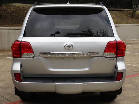 Used 2014 Toyota Land Cruiser image 6
