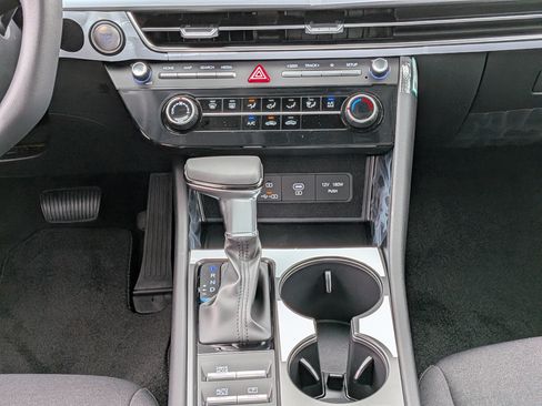 New 2026 Hyundai Elantra Limited FWD image 18