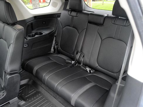 Used 2025 Honda Pilot Touring image 15