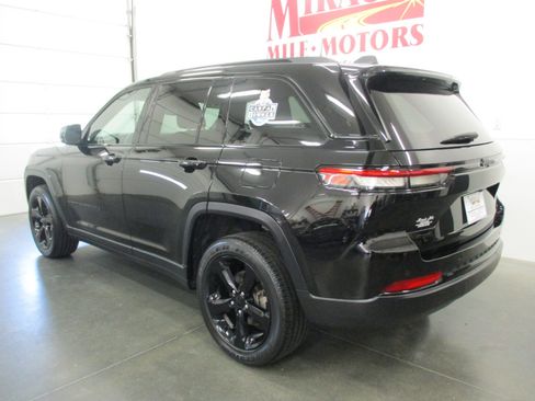 Used 2022 Jeep Grand Cherokee Altitude image 4