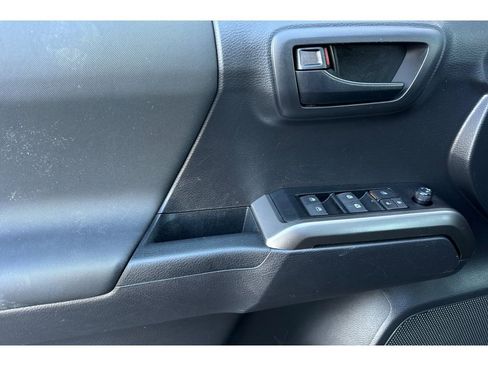 Used 2023 Toyota Tacoma 4x4 Double Cab image 11