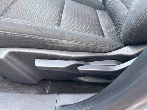 Used 2025 Chevrolet Equinox LT FWD image 34