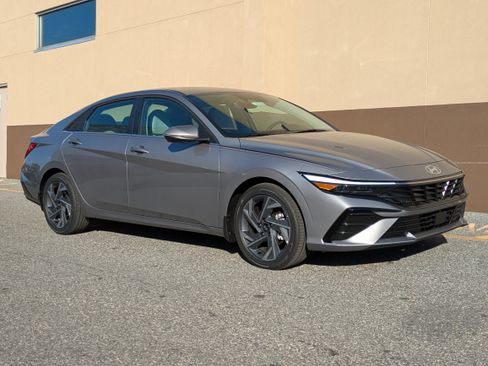 New 2026 Hyundai Elantra Limited image 2