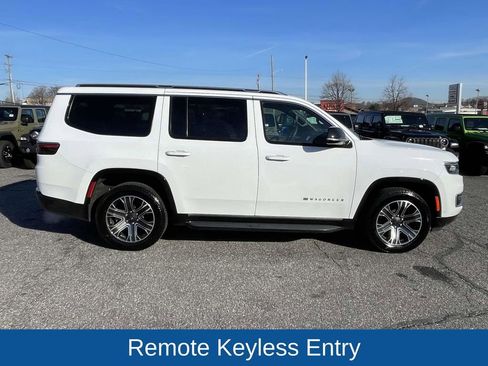 Certified 2024 Jeep Wagoneer Series II w/ Flexible Seating Group image 10