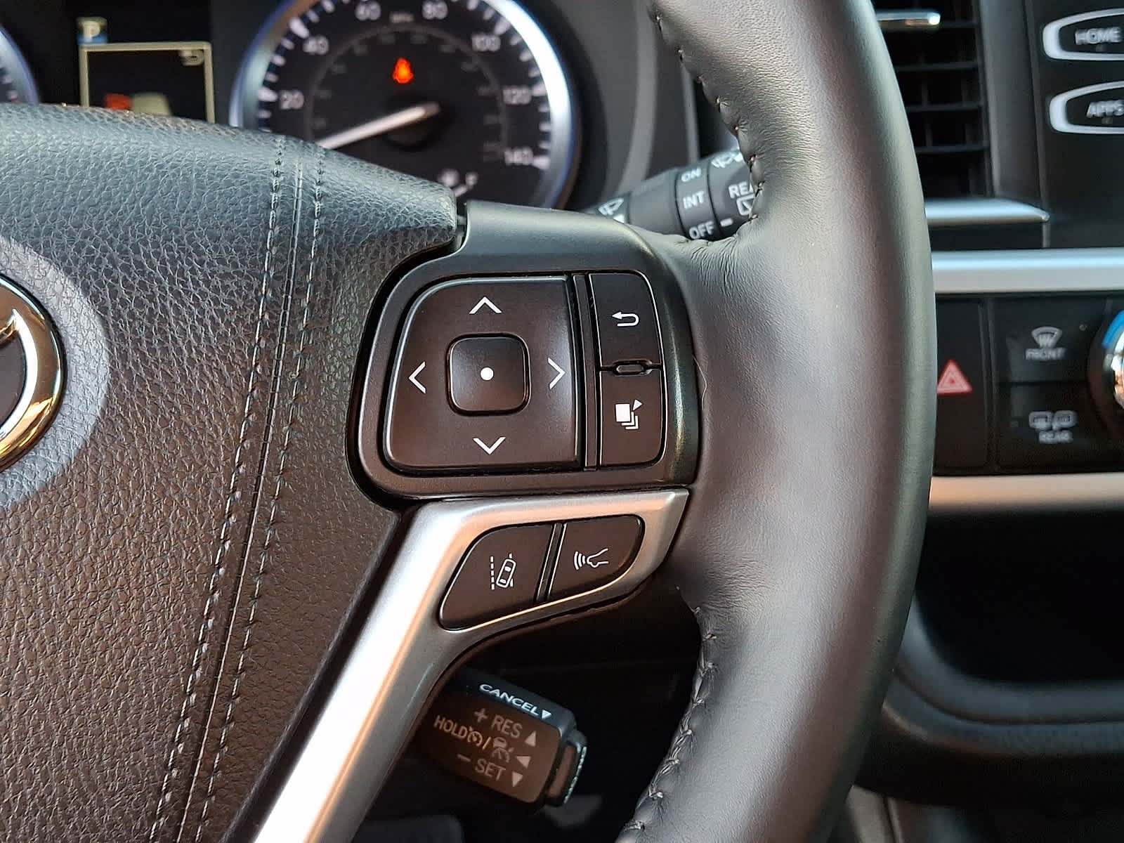 Used 2019 Toyota Highlander SE AWD/4WD image 27
