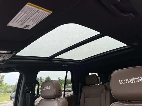 Used 2023 Chevrolet Tahoe High Country AWD/4WD image 28